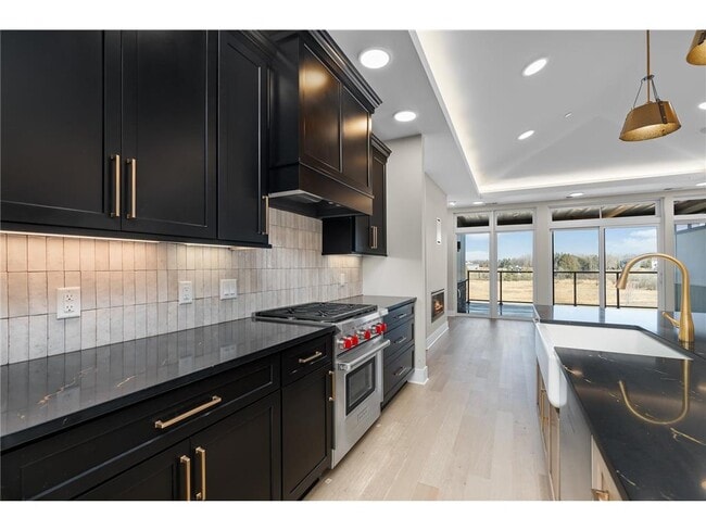 Photo - 1 Hill Farm Rd Unit 303