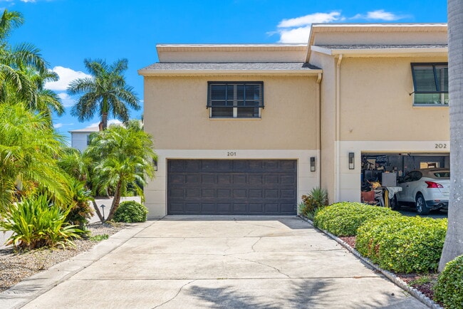 Building Photo - 487 Pinellas Bayway S Rental