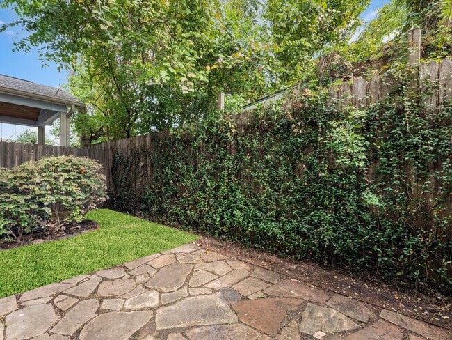 Building Photo - 1506 Nashua St Unit False