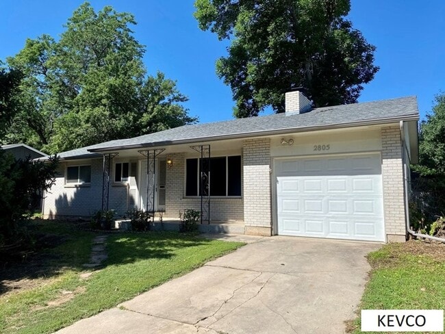 Building Photo - Four Bedroom Single Family Home with Large Backyard
