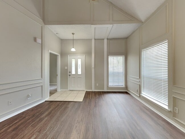 Photo - 104 NE Timber Ridge Dr
