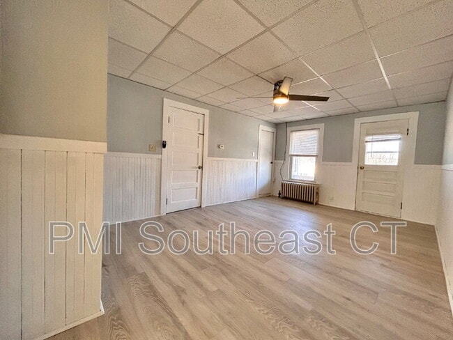 Photo - 484 Pleasant St