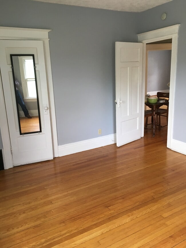 bedroom 1 - 1115 Monroe Ave Unit 2