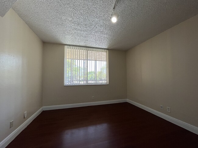 Photo - 4015 W McNab Rd