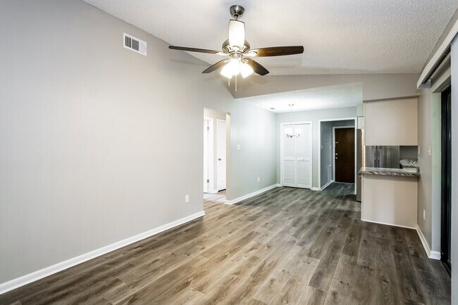 Photo - 813 Regal Palm Ct