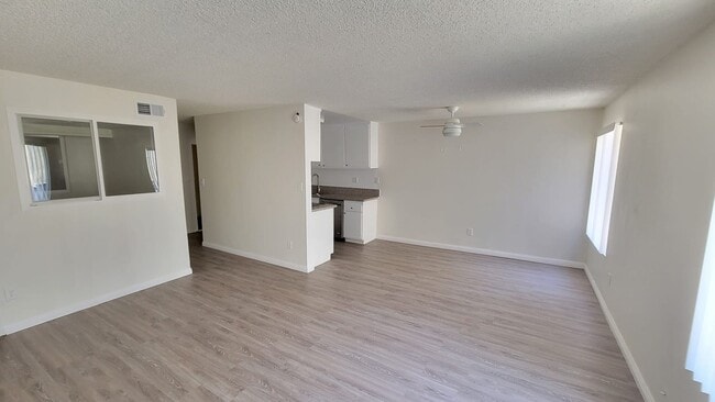 Photo - 5461 Kester Ave Unidad 218