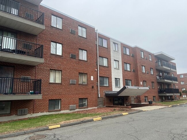 Building Photo - 800 Governors Dr Unit 36