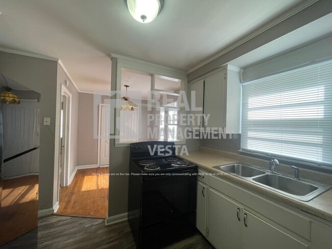 Photo - 2063 Bayswater Rd