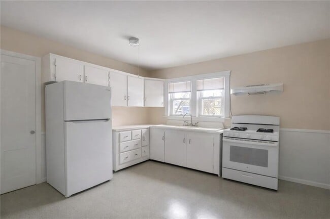 Photo - 866 Weeden St Unit Rear