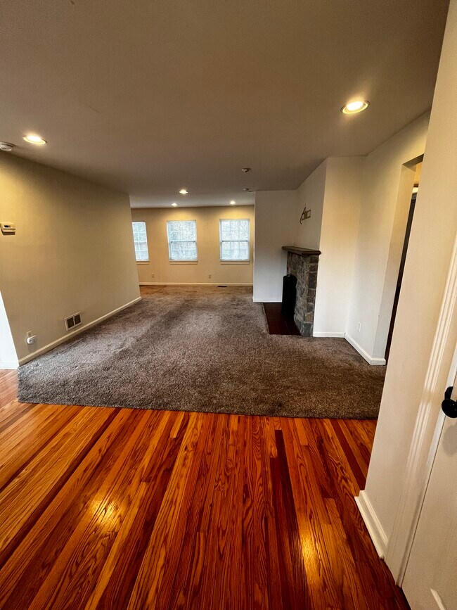 Photo - 137 Wrenwood Ln