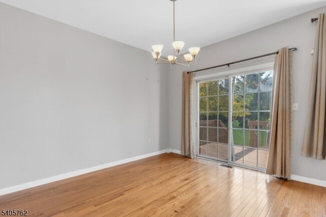 Photo - 107 Gladstone Dr