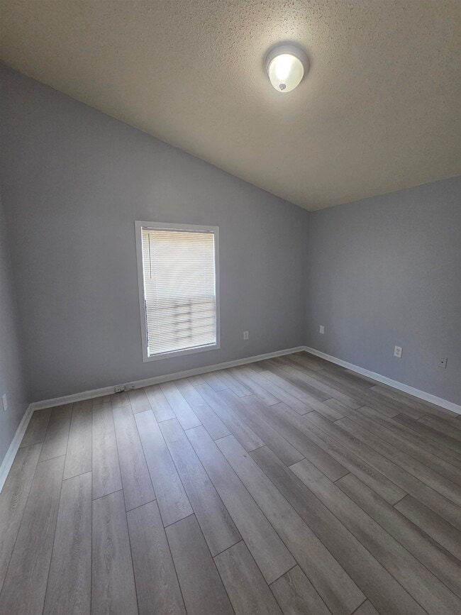 Photo - 3347 Clearbrook St