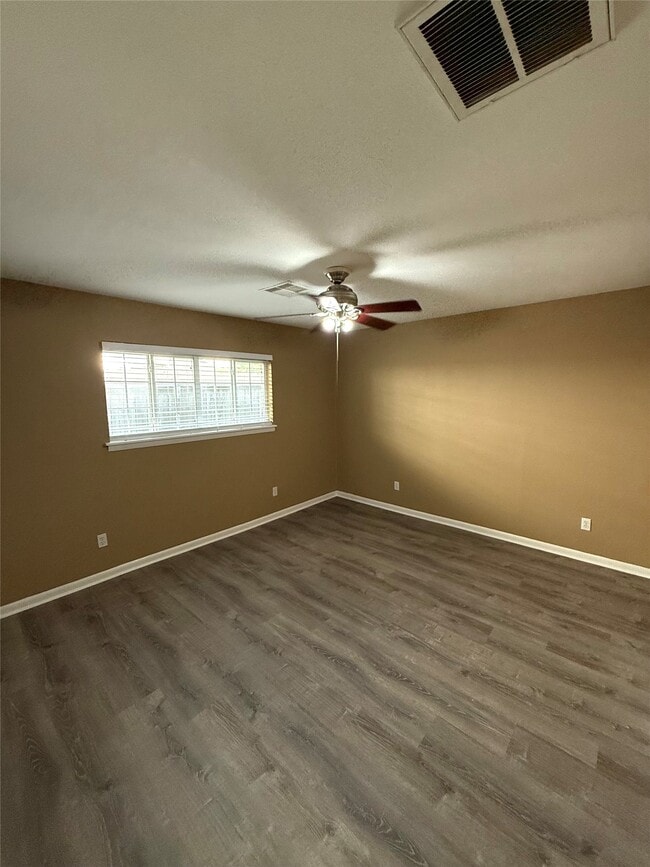 Photo - 5811 McKnight St