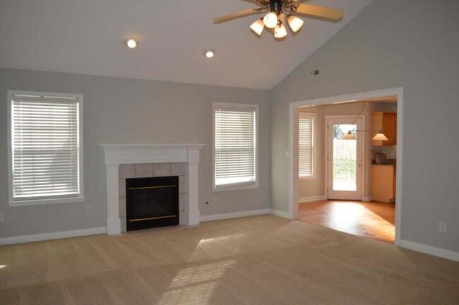Photo - 808 Shakertown Way