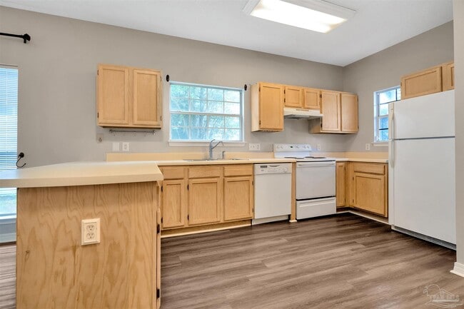 Photo - 208 Wildflower Ln