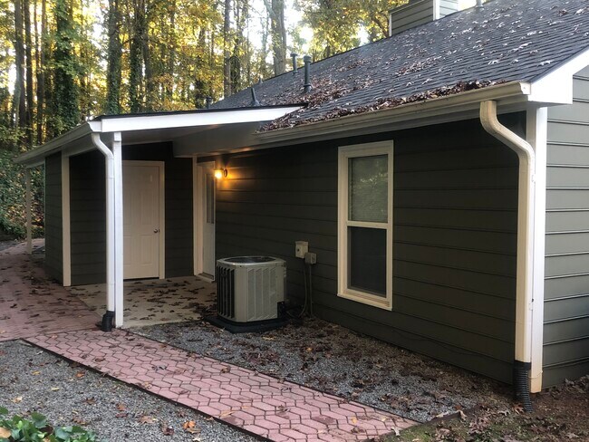 Photo - 4067 Coopers Hill Dr SE