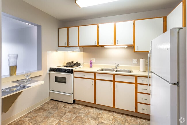 1 BR, 1 BA - 700 SF
