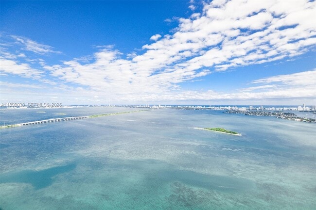 Building Photo - 700 NE 24th St Unit 5107