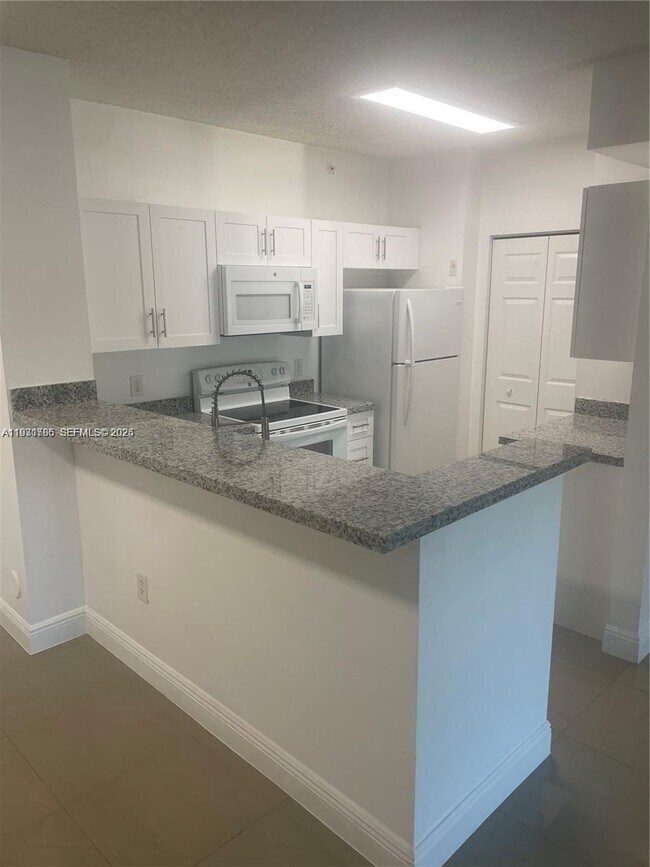 Photo - 8070 N Nob Hill Rd Unidad 108