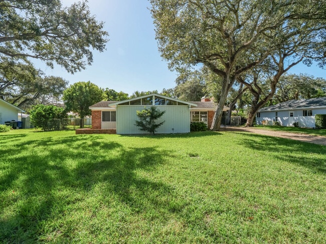 Photo - 626 Gardenia Ln