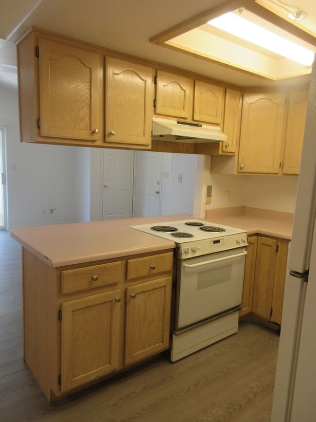 Photo - **Move-In Bonus!** 3 bed, 2 bath Twin Home