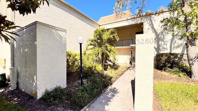 Building Photo - 1/1 Ready for Move In! Heart of Orlando Gated Community with Amenities!
