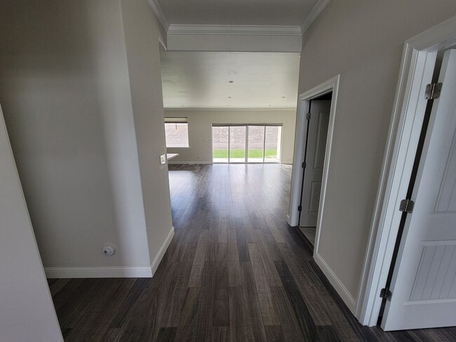 Photo - Stylish Single-Level Home in Pasco with Fi...