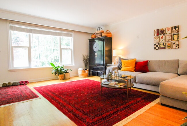 Building Photo - 11 Love Cres Unit 1