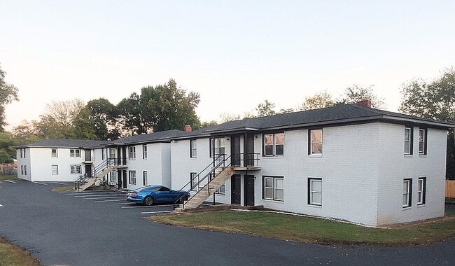 Photo - Hampton Avenue Apartments