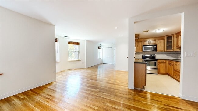 Photo - 102 Gainsborough St Unidad 204E