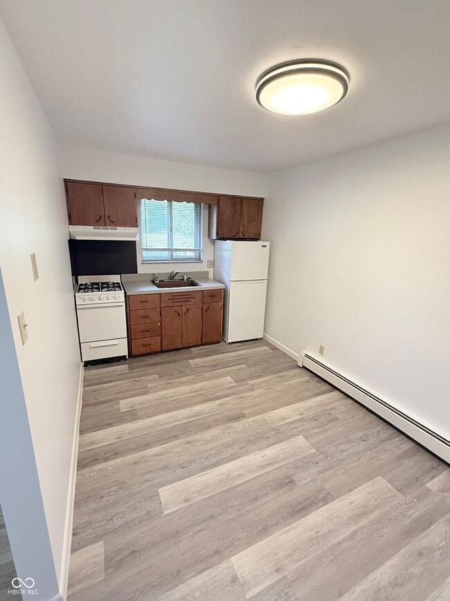 Photo - 652 E Main St Unidad 4