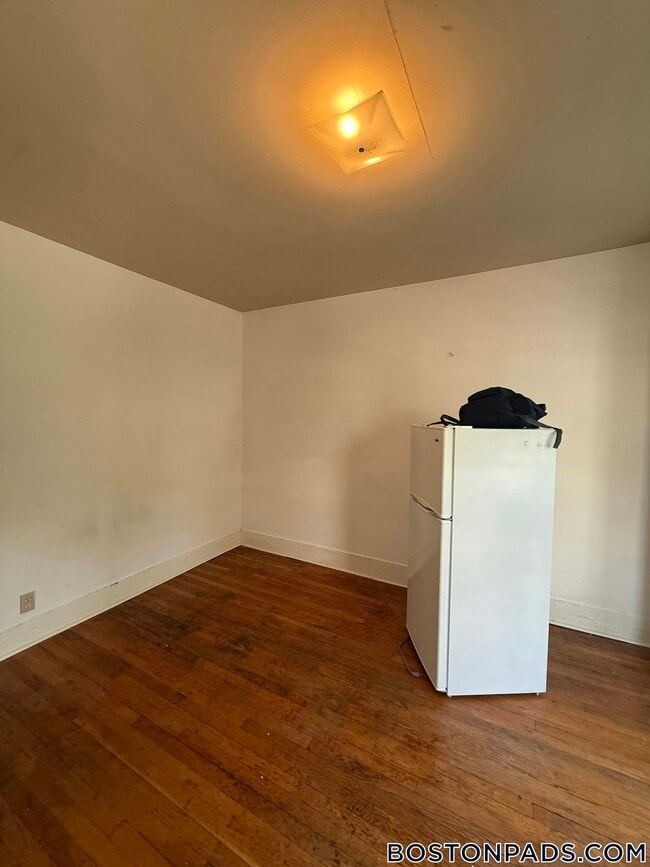 Building Photo - 28 Westland Ave