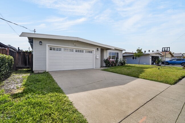 Photo - 42645 Newport Dr