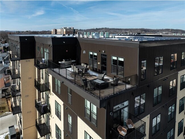 Photo - 28 7th St NE Unidad Foundry