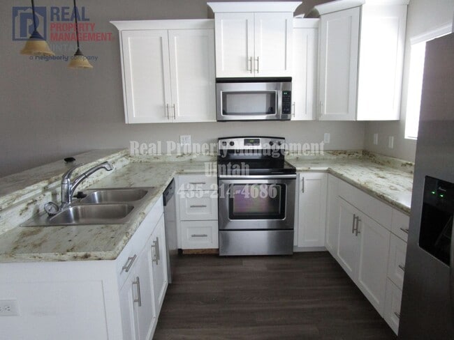 Photo - 3 Bed 2.5 Bath Townhome in Fox Run