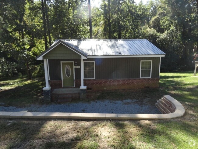 Building Photo - 2 bedroom house!