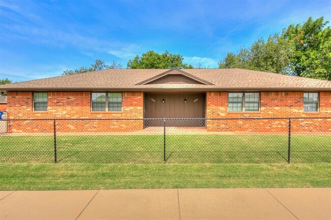 Building Photo - 1204 N Crawford Ave