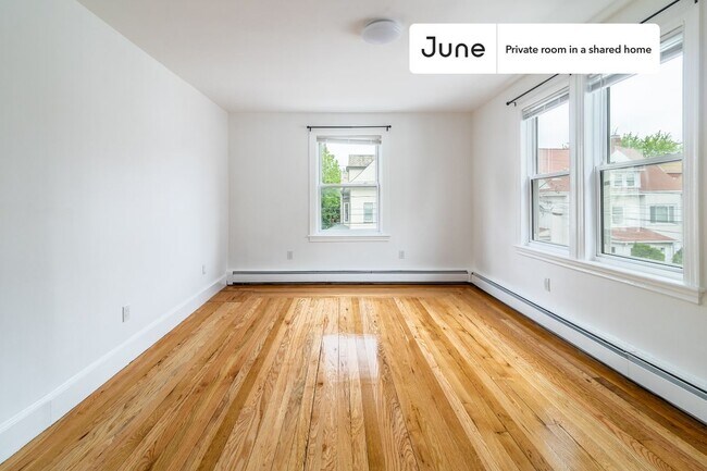 Room in Shared 7 bed/2 bath home in Brighton