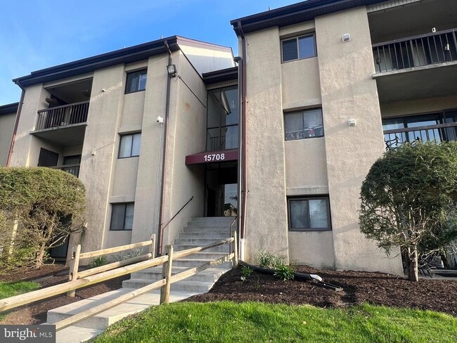 Building Photo - 15708 Dorset Rd Unit 303 Rental