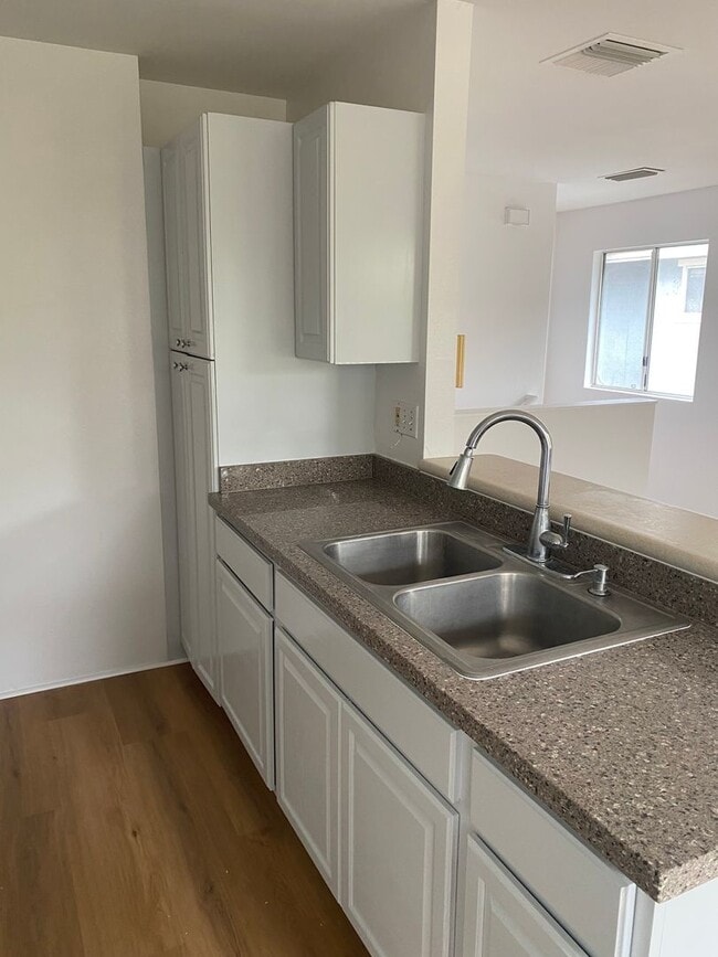 Building Photo - Updated 3 Bedroom, 2 Bath Pet Friendly Home with a Garage, Yard, and Central AC