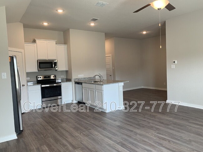 Photo - 708 Stonemanor Bay