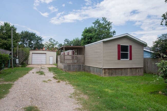 Building Photo - 230 3rd St Rental