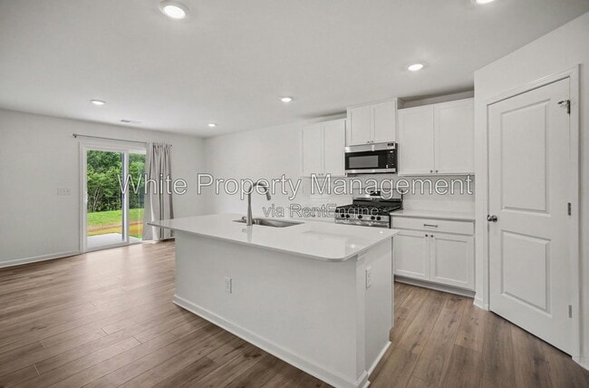 Photo - 319 W 18th St