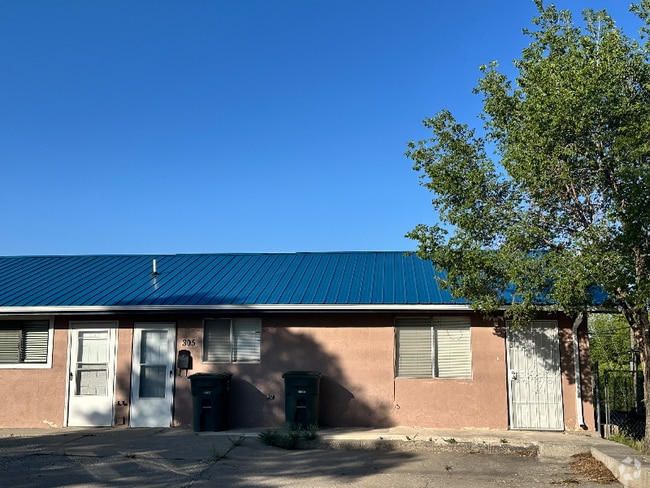 Building Photo - 305 S Country Club Dr Rental