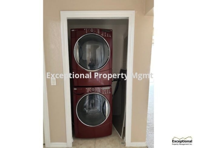 Photo - 2 Bedroom 2 bath Convenient Location! Available Now! WATER INCLUDED!!