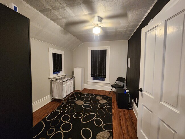 Building Photo - 976 Bailey Ave Unit 976 Bailey