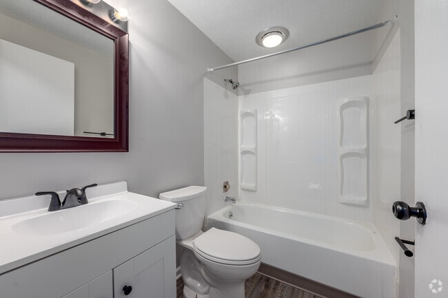 2BD, 1.5BA - 816SF - Bathroom - Evergreen Village