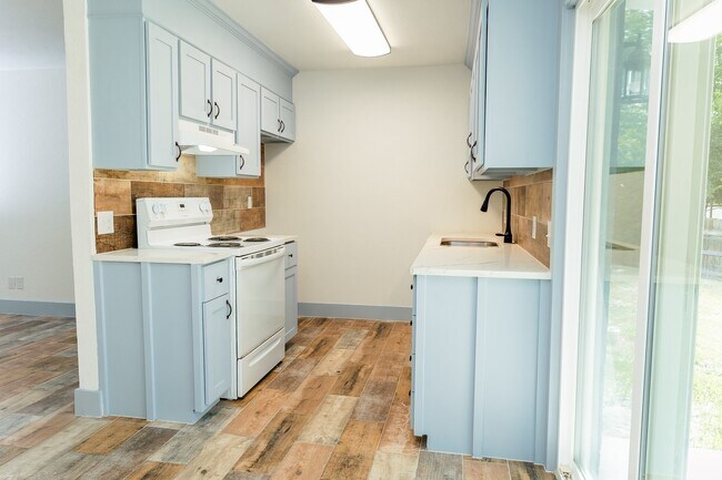 Photo - 811 Matchett St