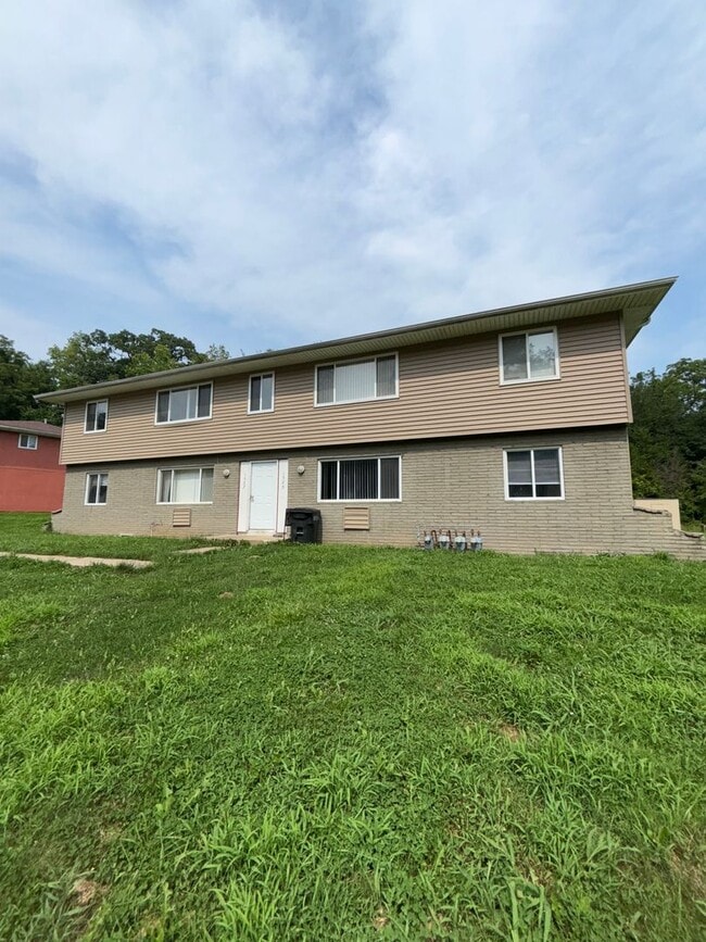 Building Photo - 1525-1527 N. 55th St Unit 1525 N. 55th St  B Rental