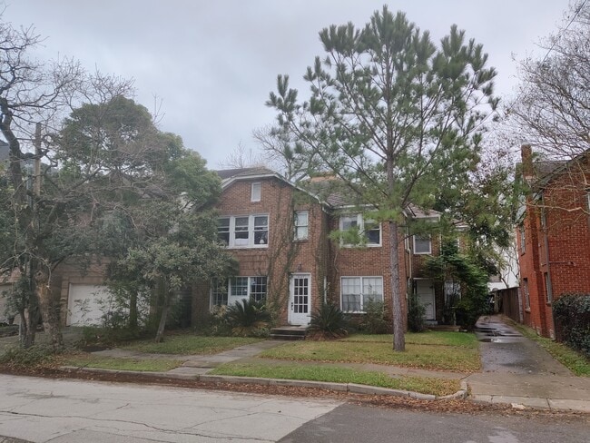 Building Photo - 2427 Hazard St Unit 1